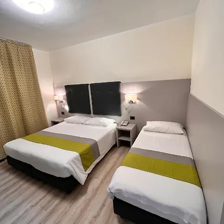 Hotel Aurora 3*