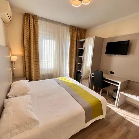 Aurora Hotel 3*
